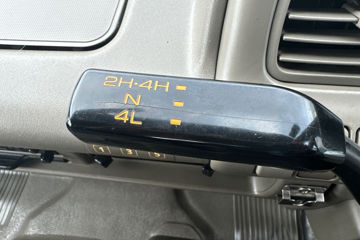 1997 Isuzu NPS 4X4 300