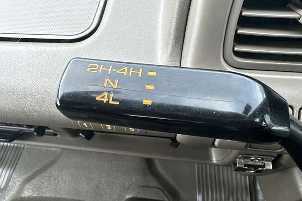 1997 Isuzu NPS 4X4 300