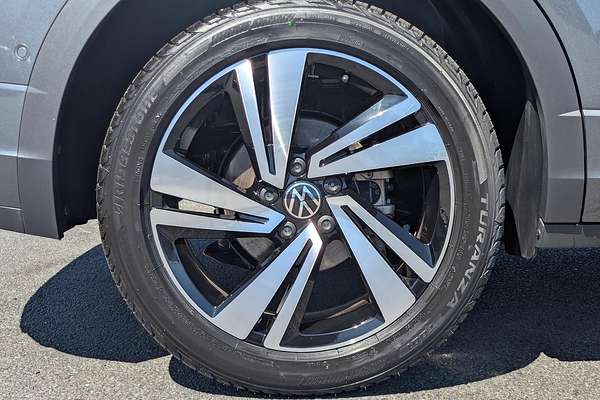 2024 Volkswagen T-Roc 140TSI R-Line D11