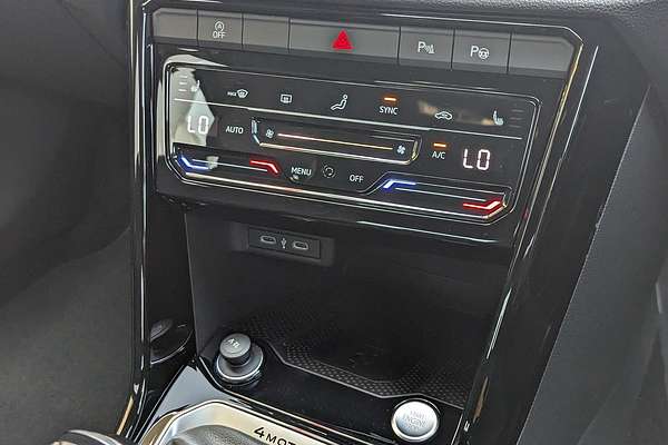 2024 Volkswagen T-Roc 140TSI R-Line D11