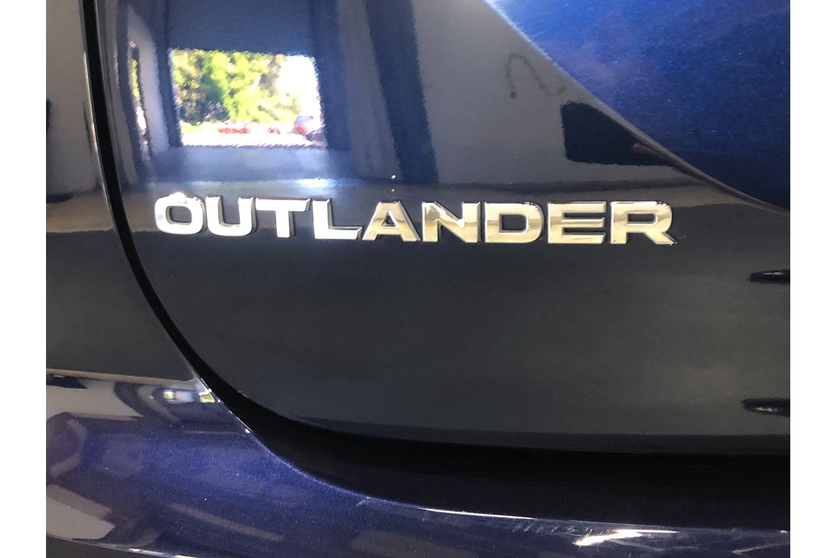 2023 Mitsubishi Outlander LS ZM