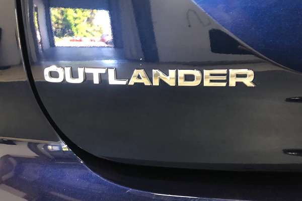 2023 Mitsubishi Outlander LS ZM
