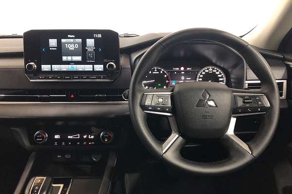 2023 Mitsubishi Outlander LS ZM