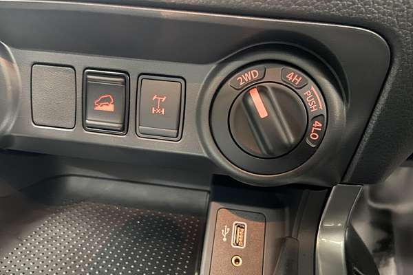 2025 Nissan Navara SL D23 4X4