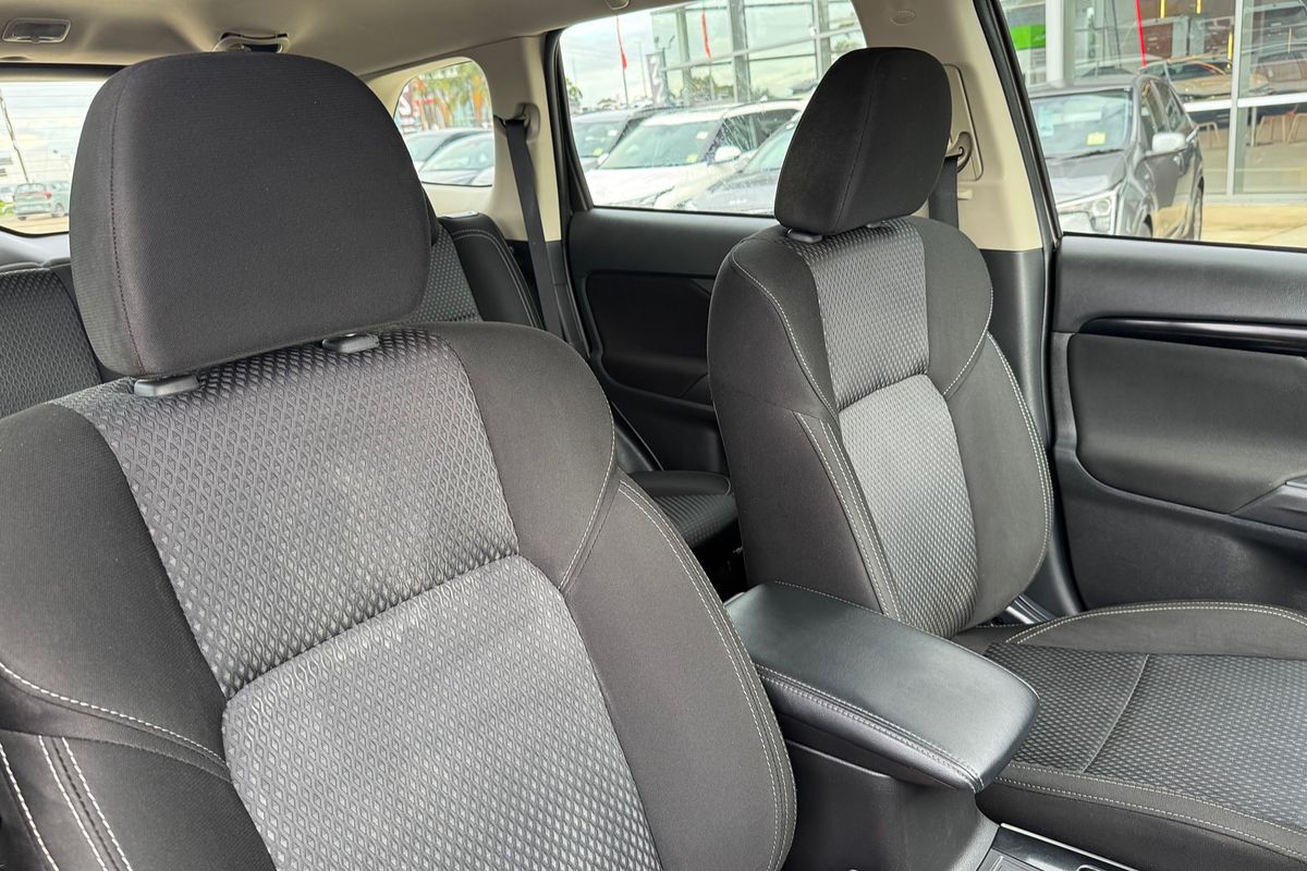 2019 Mitsubishi Outlander ES ADAS ZL