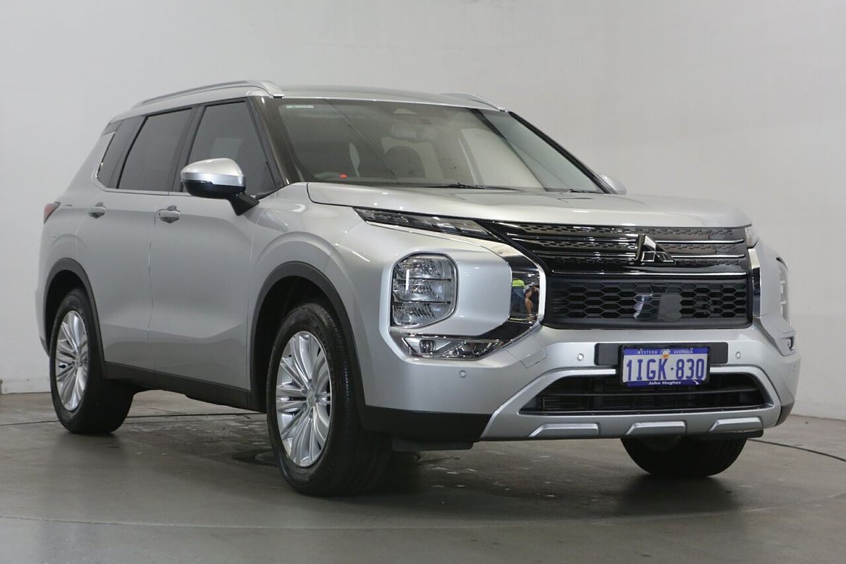 2024 Mitsubishi Outlander LS ZM