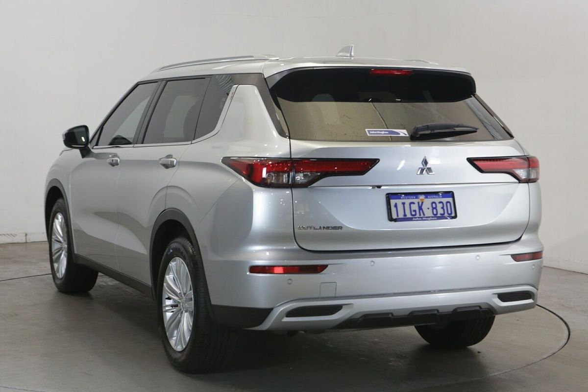 2024 Mitsubishi Outlander LS ZM