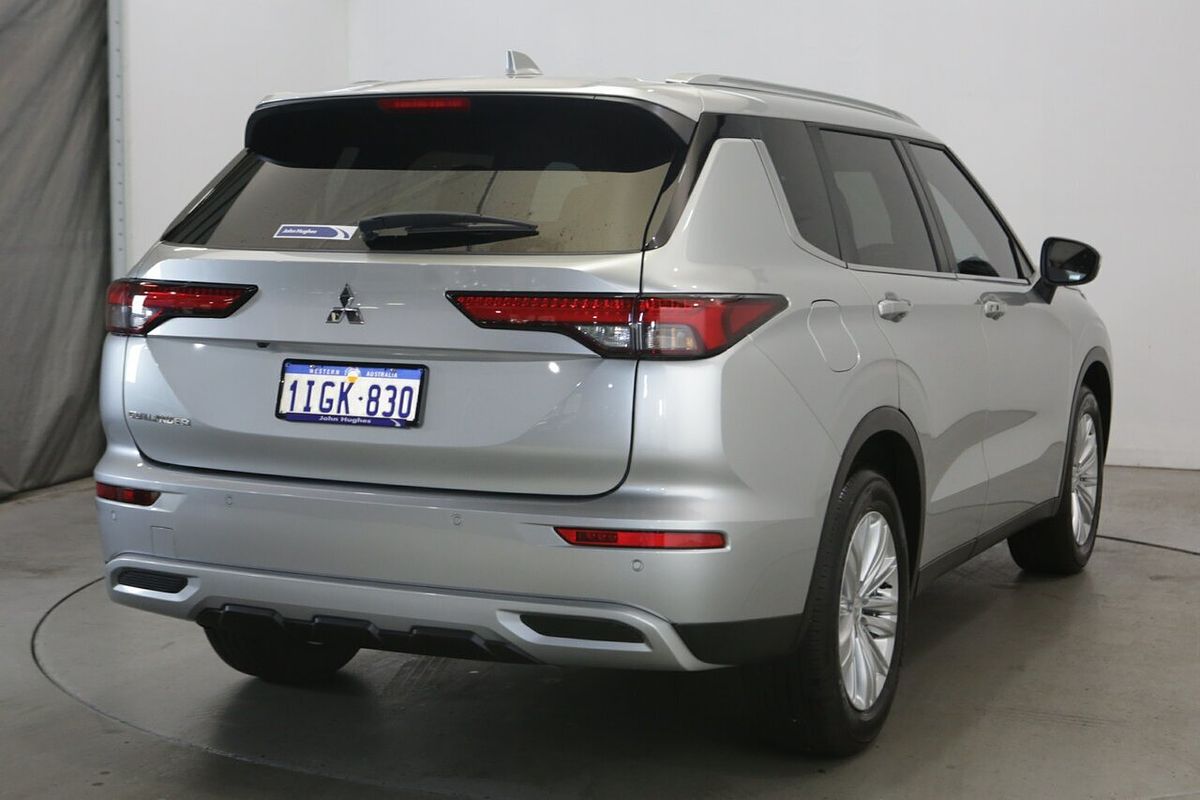 2024 Mitsubishi Outlander LS ZM