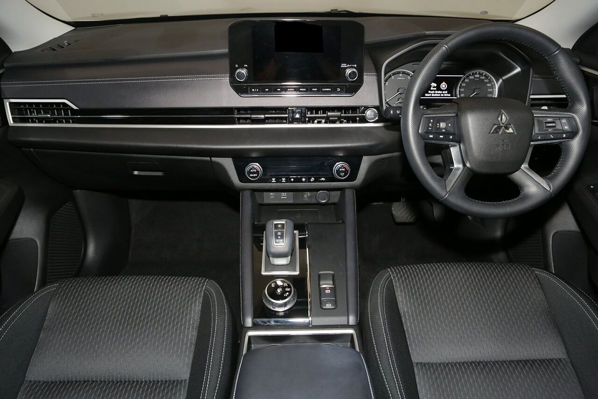 2024 Mitsubishi Outlander LS ZM