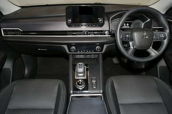 2024 Mitsubishi Outlander LS ZM