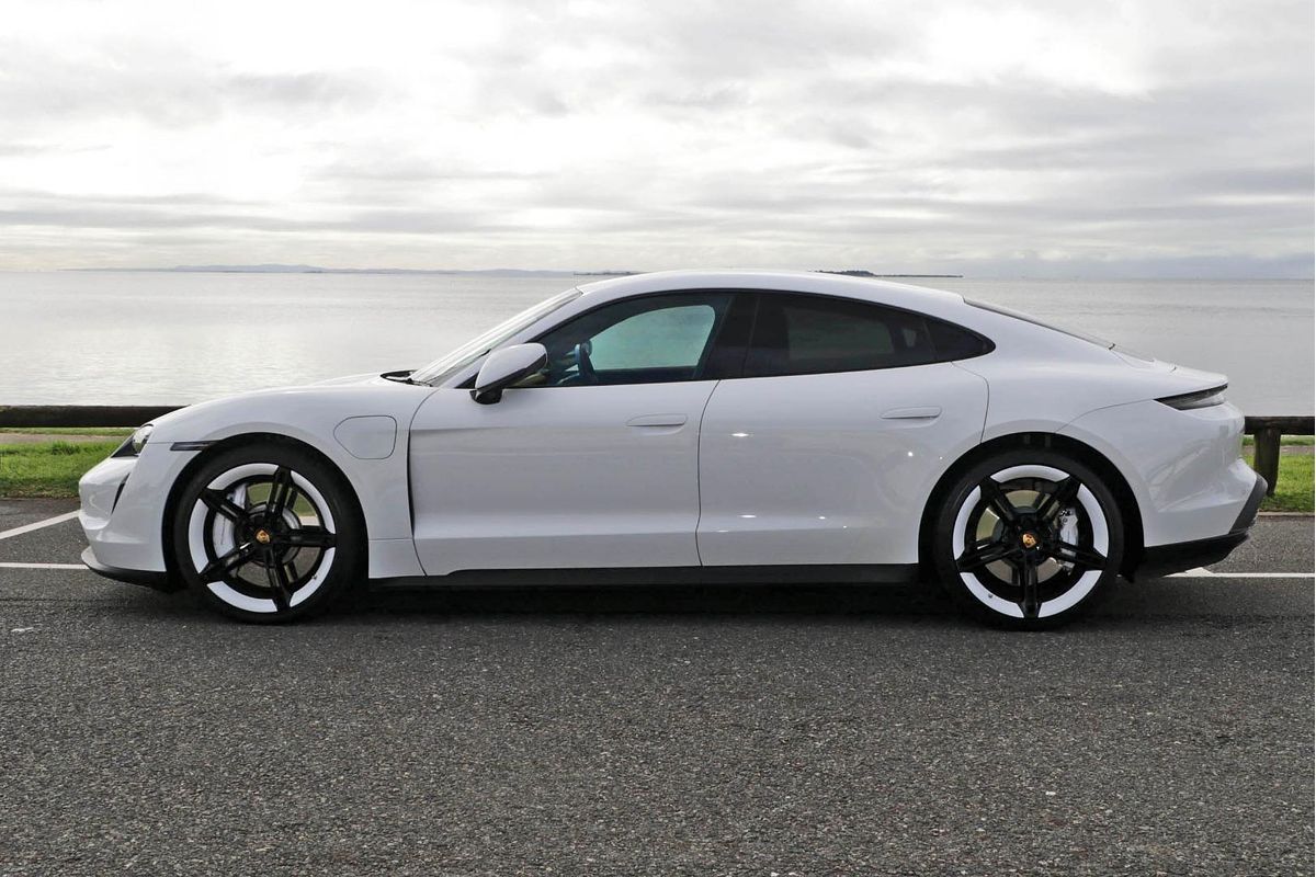 2021 Porsche Taycan Y1A