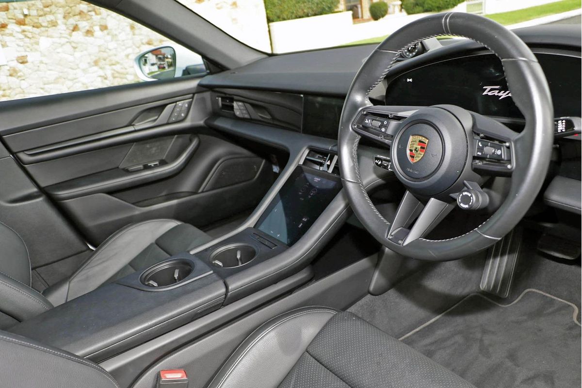 2021 Porsche Taycan Y1A
