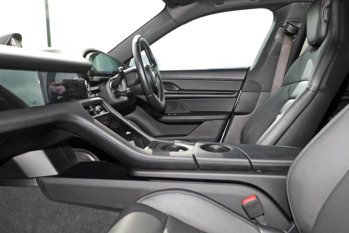 2021 Porsche Taycan Y1A