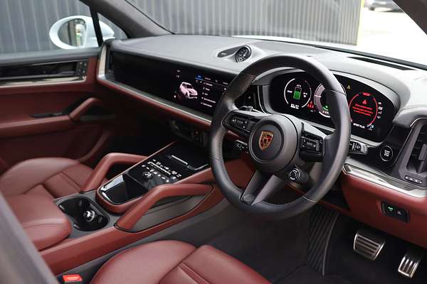 2023 Porsche Cayenne Turbo E-Hybrid 9YA II