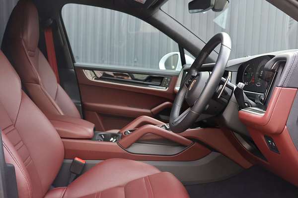 2023 Porsche Cayenne Turbo E-Hybrid 9YA II