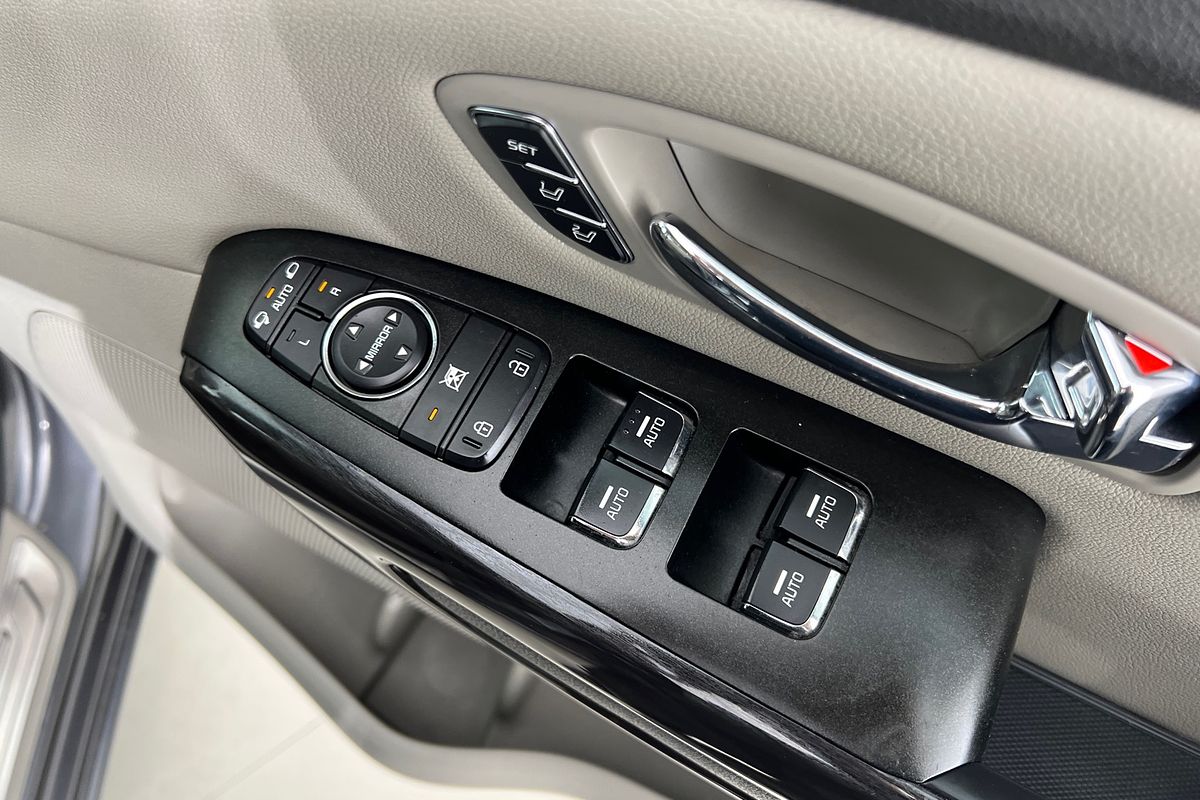 2017 Kia Carnival Platinum YP