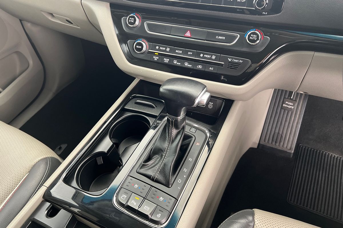 2017 Kia Carnival Platinum YP