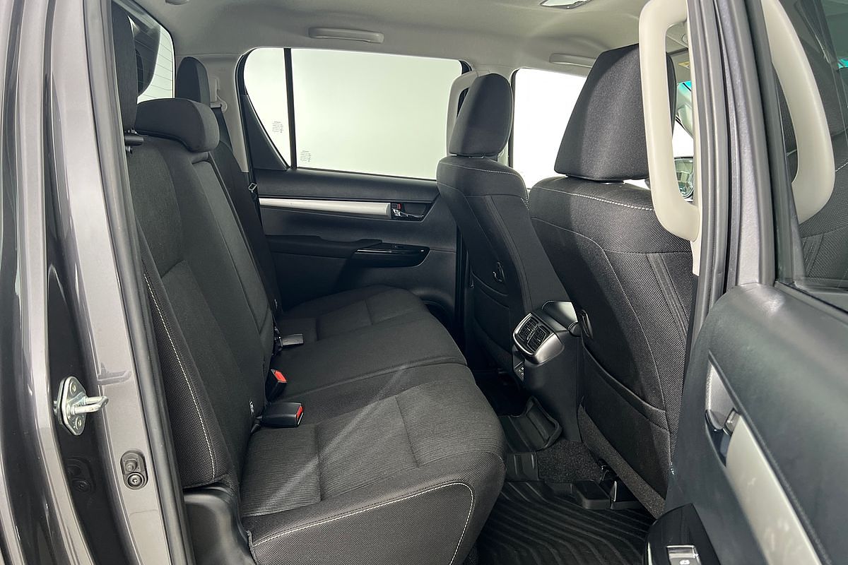 2024 Toyota Hilux SR5 48V GUN126R 4X4