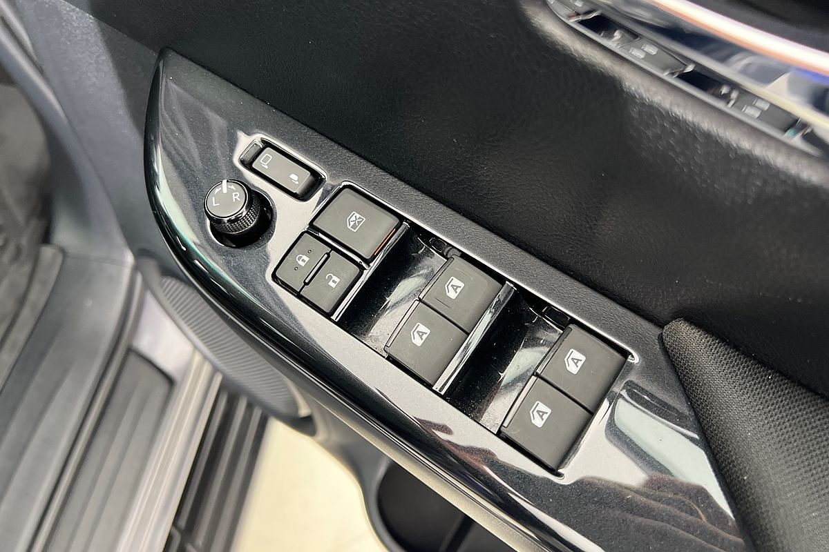 2024 Toyota Hilux SR5 48V GUN126R 4X4