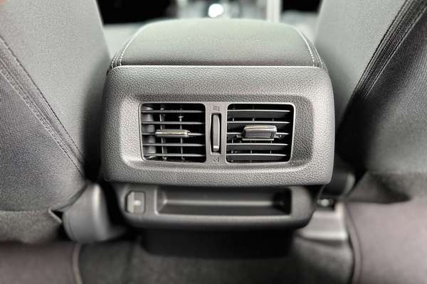 2025 Nissan Navara ST D23 4X4