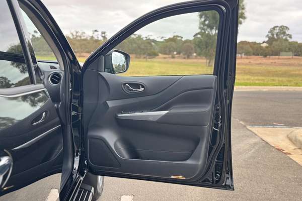 2025 Nissan Navara ST D23 4X4