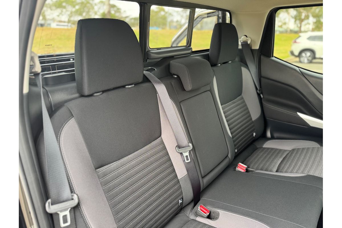 2025 Nissan Navara ST D23 4X4
