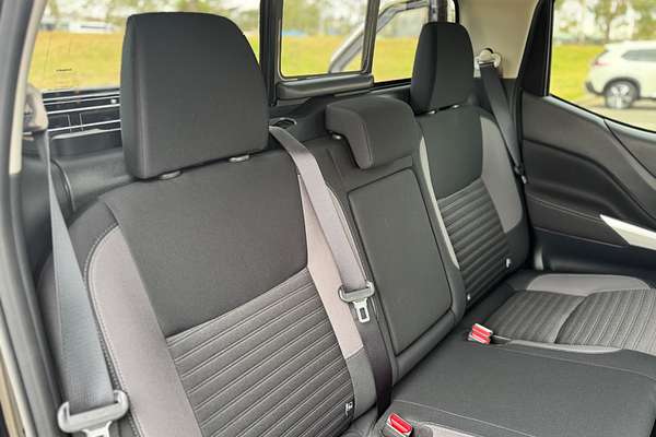 2025 Nissan Navara ST D23 4X4