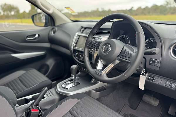 2025 Nissan Navara ST D23 4X4