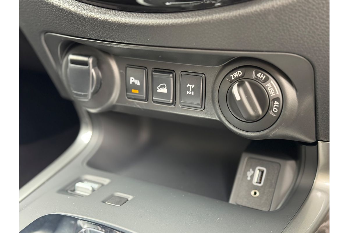 2025 Nissan Navara ST D23 4X4