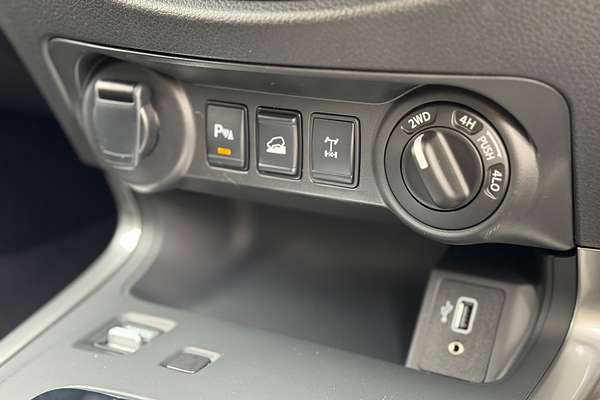 2025 Nissan Navara ST D23 4X4