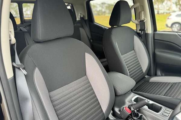 2025 Nissan Navara ST D23 4X4