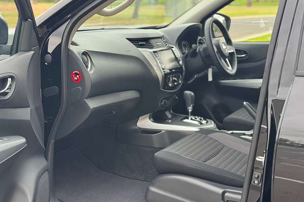 2025 Nissan Navara ST D23 4X4