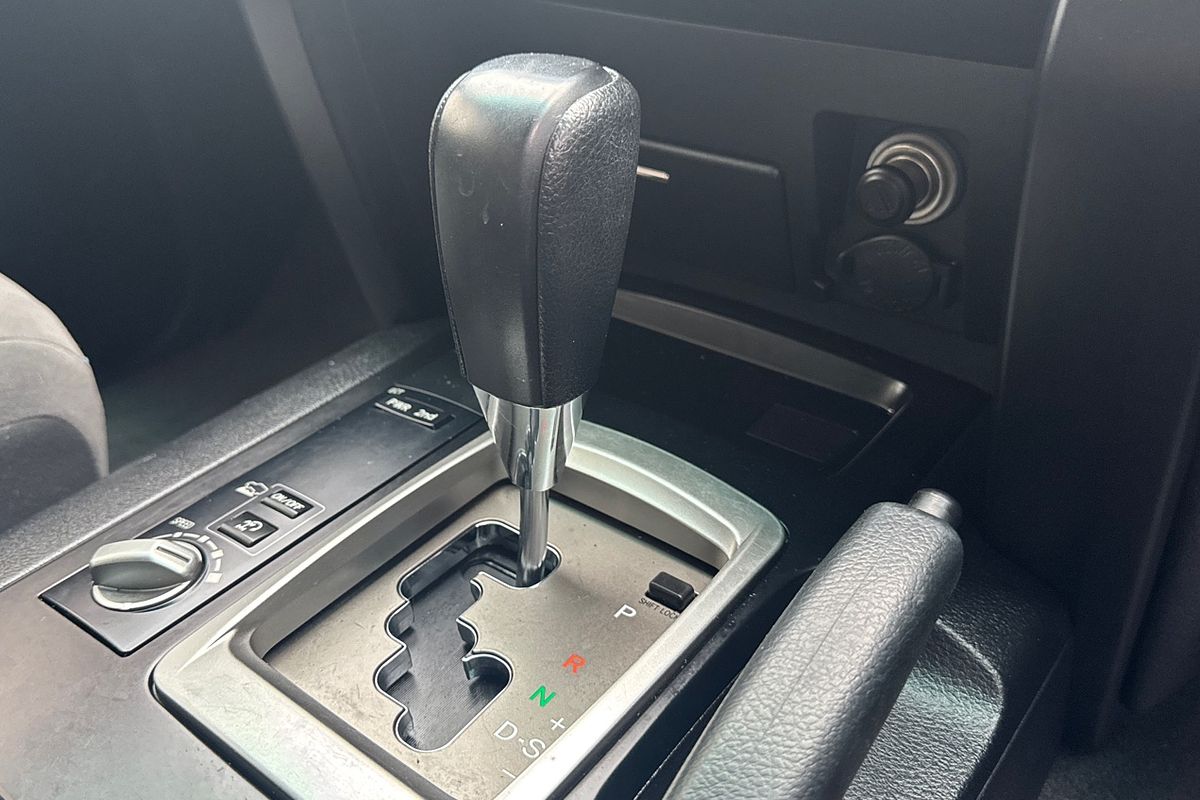 2012 Toyota Landcruiser GXL VDJ200R