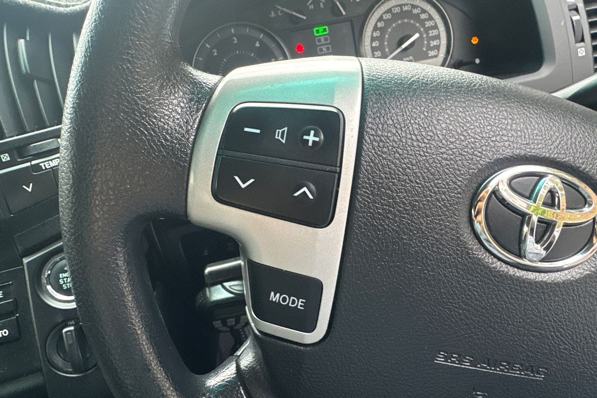 2012 Toyota Landcruiser GXL VDJ200R