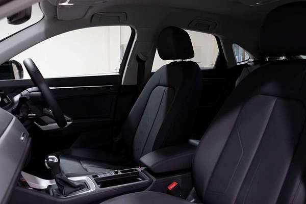 2024 Audi Q3 35 TFSI S line F3