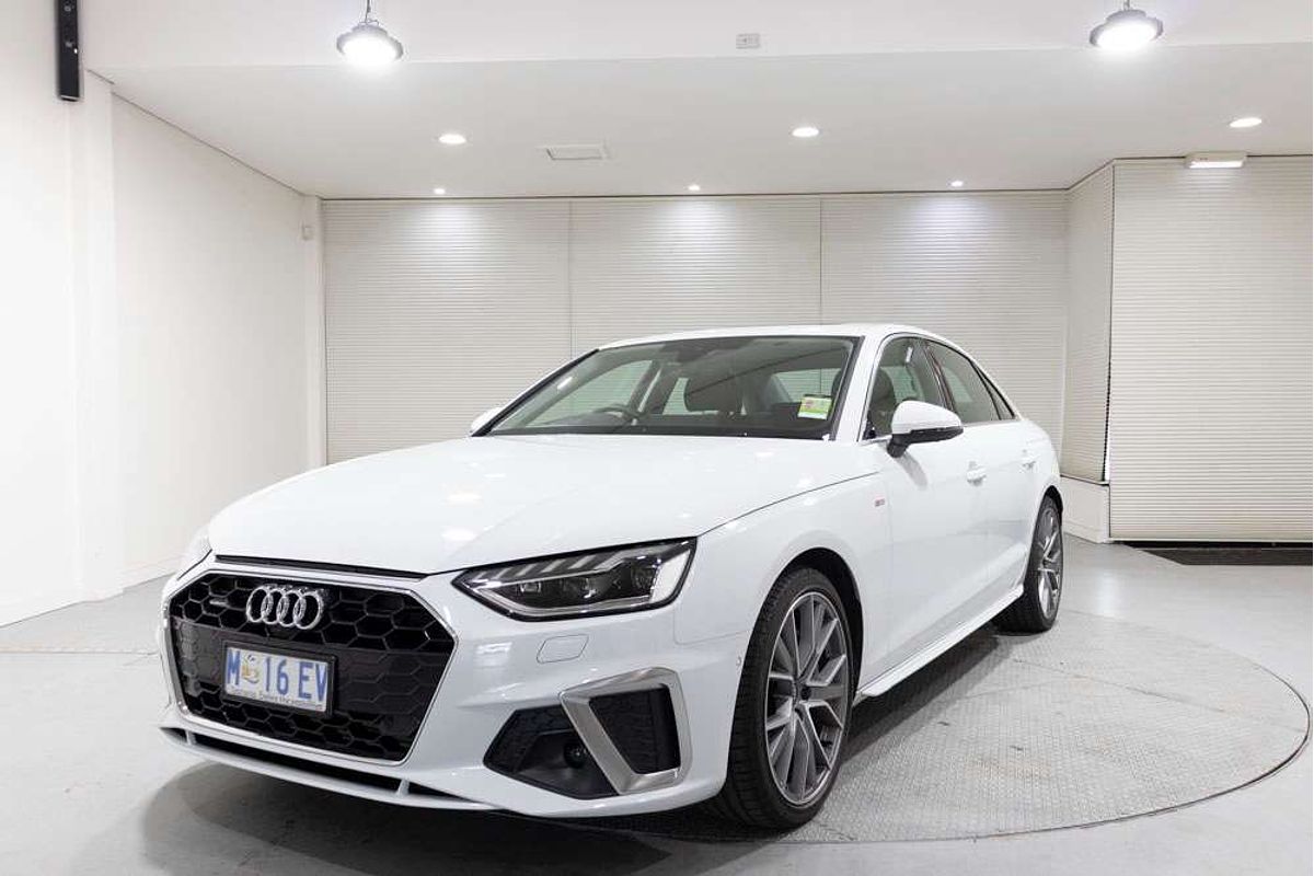2024 Audi A4 45 TFSI S line B9