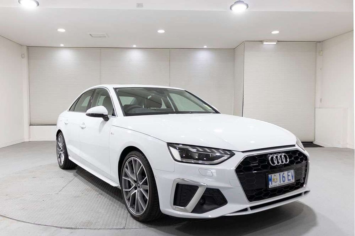2024 Audi A4 45 TFSI S line B9