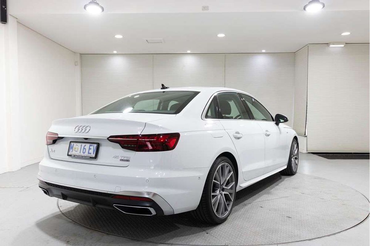 2024 Audi A4 45 TFSI S line B9