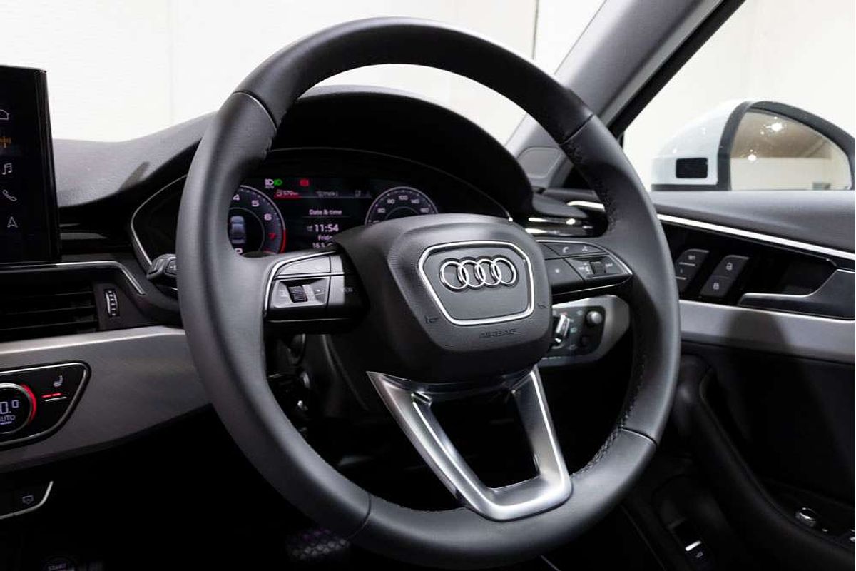 2024 Audi A4 45 TFSI S line B9