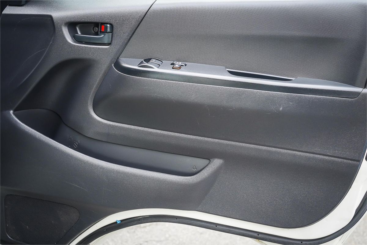 2018 Toyota Hiace Commuter KDH223R
