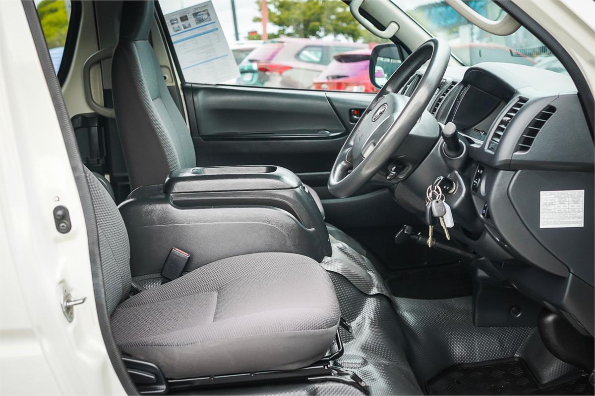 2018 Toyota Hiace Commuter KDH223R