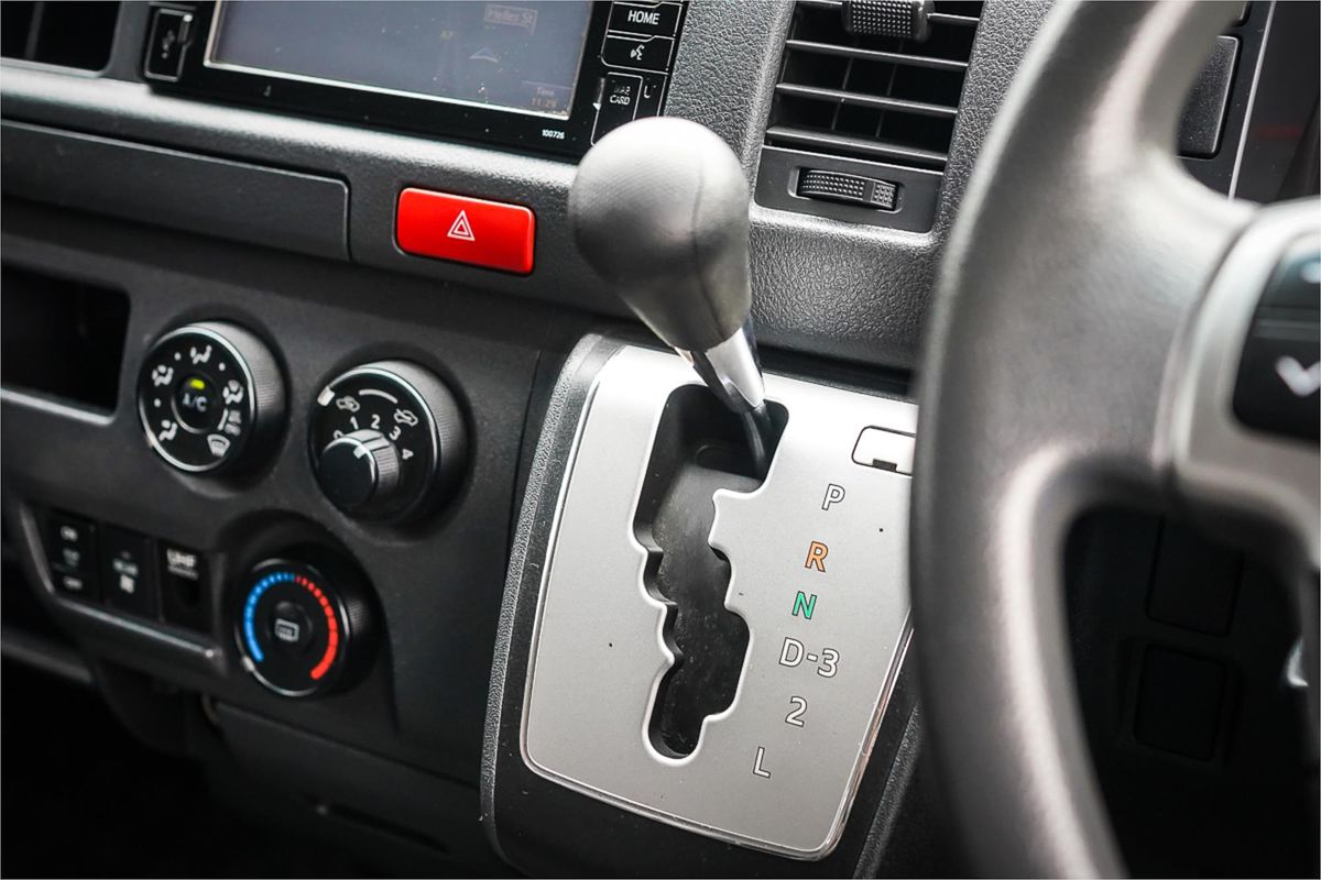 2018 Toyota Hiace Commuter KDH223R