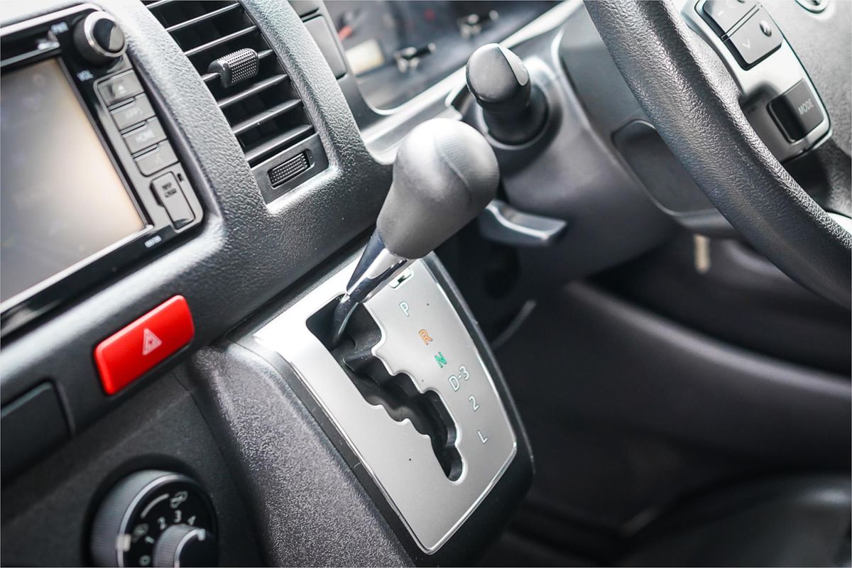 2018 Toyota Hiace Commuter KDH223R