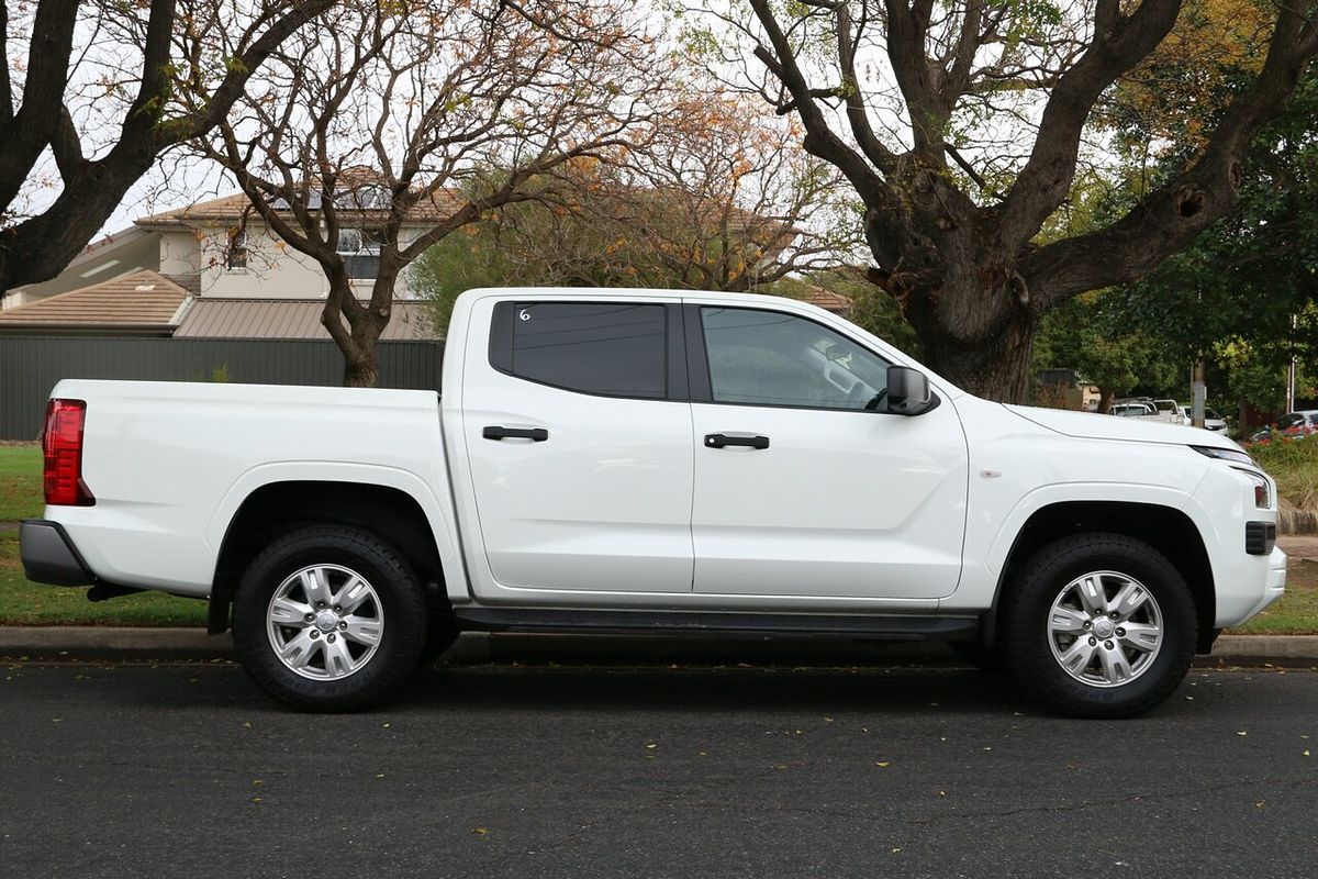 2024 Mitsubishi Triton GLX+ MV 4X4