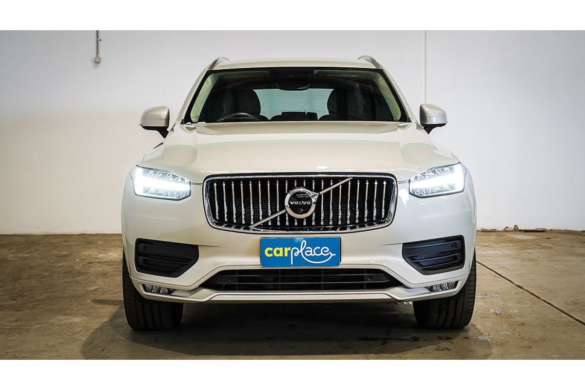 2022 Volvo XC90 B5 Momentum