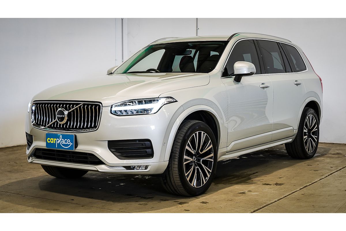 2022 Volvo XC90 B5 Momentum