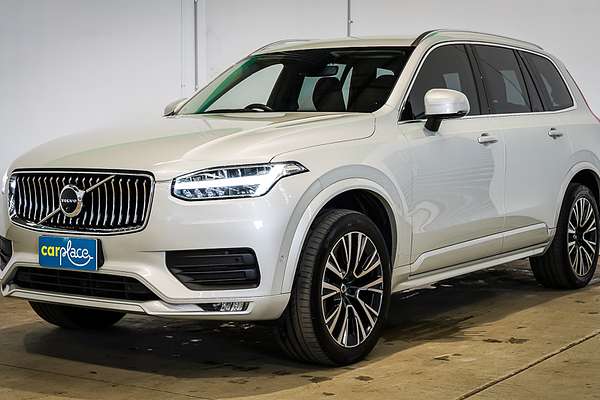 2022 Volvo XC90 B5 Momentum