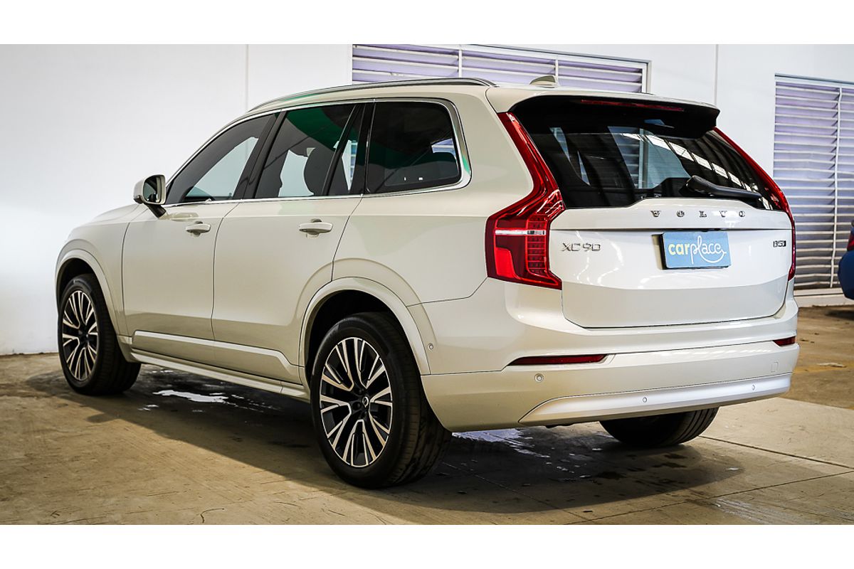2022 Volvo XC90 B5 Momentum