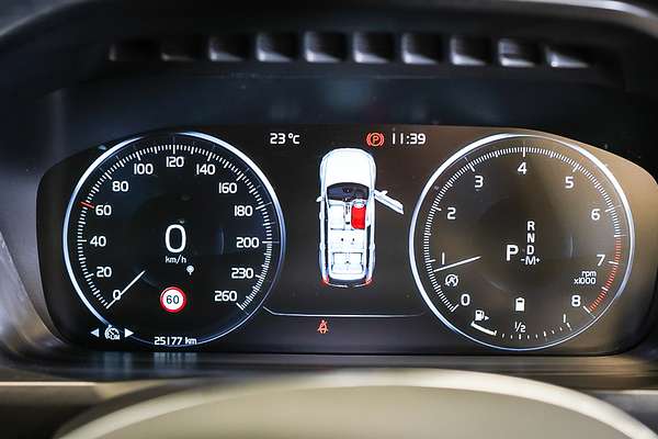 2022 Volvo XC90 B5 Momentum