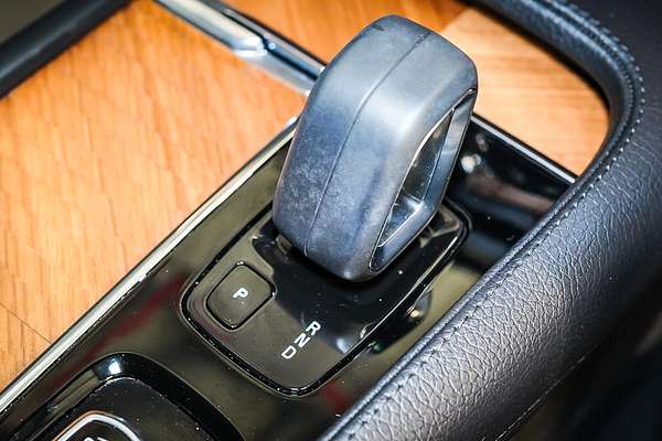 2022 Volvo XC90 B5 Momentum